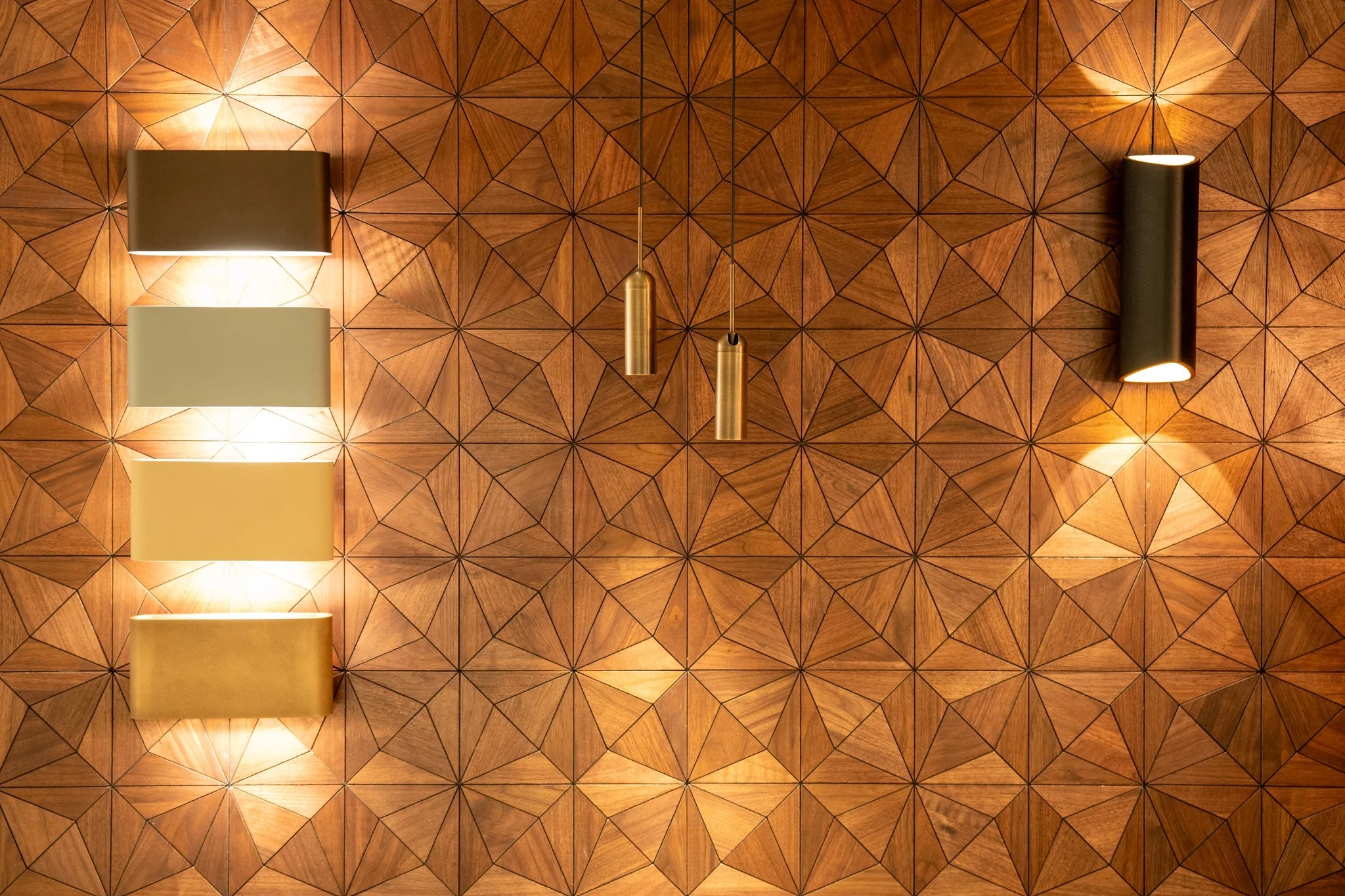 Panneau Mural Déco | Nolan – Brun | 60×60 cm | Noyer Américain | Fait main | Panneau 3D - Image 3