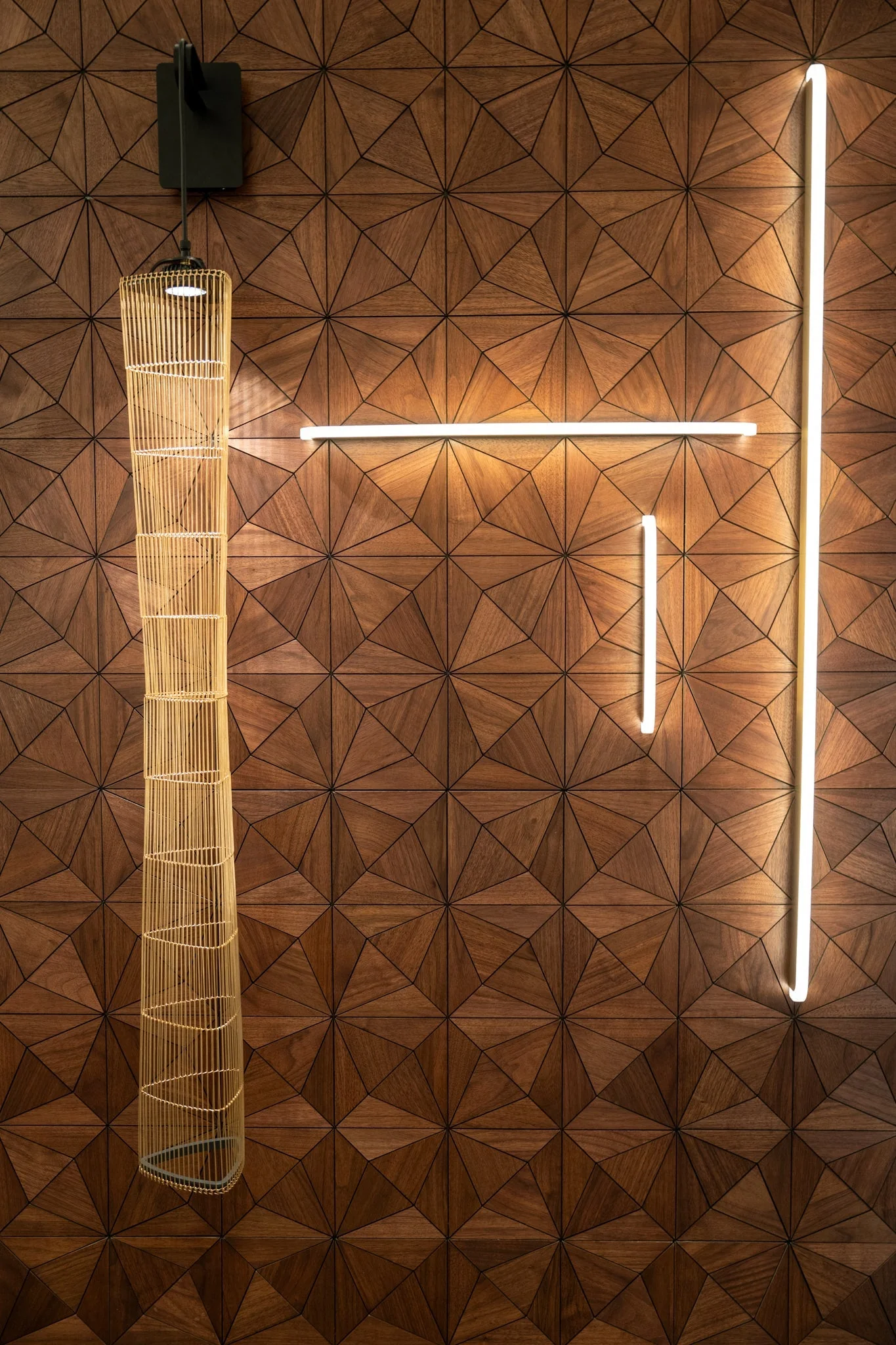 Panneau Mural Déco | Nolan – Brun | 60×60 cm | Noyer Américain | Fait main | Panneau 3D - Image 4