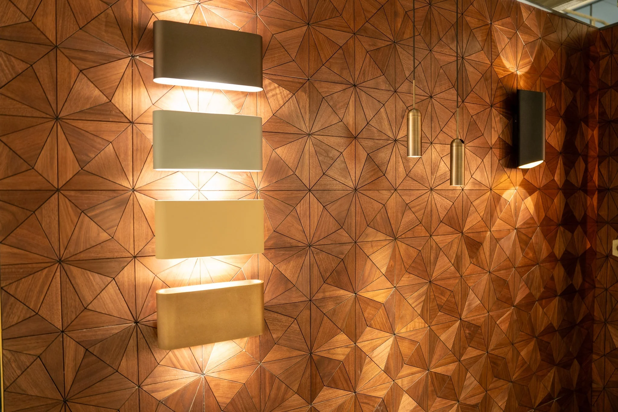Panneau Mural Déco | Nolan – Brun | 60×60 cm | Noyer Américain | Fait main | Panneau 3D - Image 5